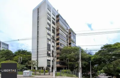 Apartamento grande em petrópolis. com 257,90m2,  sacada, elevador e linda vista.