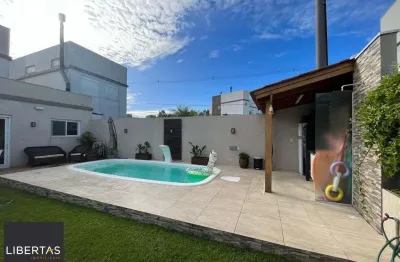Casa com 3 dormitórios, piscina e energia solar no chácara das nascentes