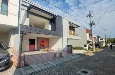 Casa em condomínio fechado pateo verde, 3 suítes sendo 1 master com sacada e 2 vagas de garagem