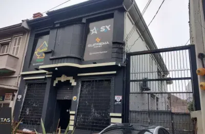 Vende casa comercial  podendo ser usado para vários seguimentos