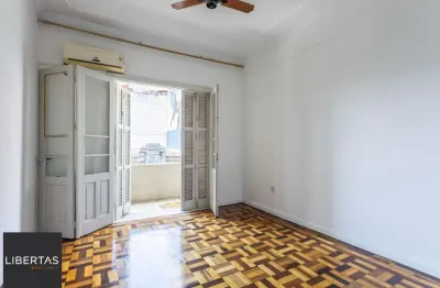 Vende-se apartamento com 2 quartos, 79 m² e sacada - centro histórico