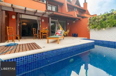 Casa em condomínio fechado a venda no bairro três figueiras.