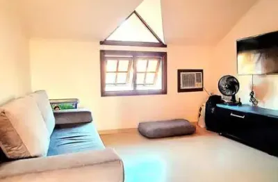 Sobrado com 2 dormitórios, 1 vaga, na av. otto niemeyer, bairro camaquã, poa, rs