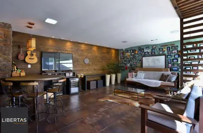 Casa mobiliada com suíte, patio e espaço gourmet completo