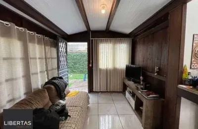 Terreno medindo 11 x 39,66 com 2 casas de alvenaria