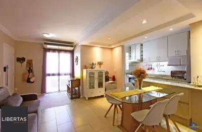 Vende cobertura: piso inferior:  02 dormitórios, 02 banheiros, living 2 ambientes, cozinha americana.