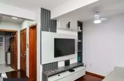 Casa em condomínio com 3 quartos, piscina, quintal e 2 vagas