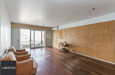 Vende-se ampla cobertura com 3 quartos (1 suíte), 283m² e 2 vagas - petrópolis