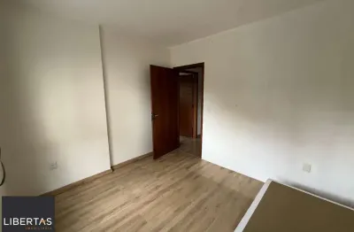 Apartamento de 2 quartos, churrasqueira, lareira e garagem no bairro bela vista