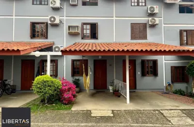 Casa em condomínio fechado  com 94m2, 3 dormitórios no bairro camaquã.