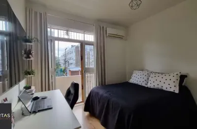 Aproveite o sol e a vista, apartamento para venda de frente com sacada, 2 dormitórios com 1 vaga no bairro santana em porto alegre/rs.