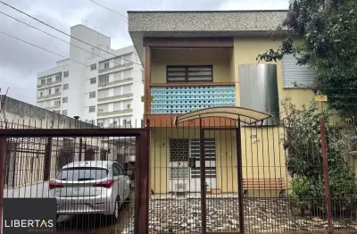 Terreno amplo com 690m², com duas casas construídas para moradia ou investyirdores!!
