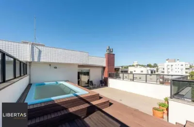 Cobertura com 3 dormitórios, suíte, piscina e churrasqueira.