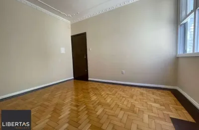 Oportunidade, apartamento 2 dormitórios. aceita compra assistida ou financiamento banco.