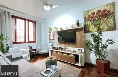 Apartamento 3 dormitorios transformado em 2 dormitórios cidade baixa