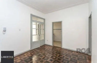 Libertas imobiliária aluga apartamento de 02 dormitórios , térreo , na cidade baixa