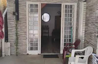 Casa com 2 quartos à venda na Rua Orestes Pianta, 122, Camaquã, Porto Alegre