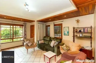 Casa sobrado a venda de 5 quartos, 1 suite e 4 vagas de garagem com 235m²privt.