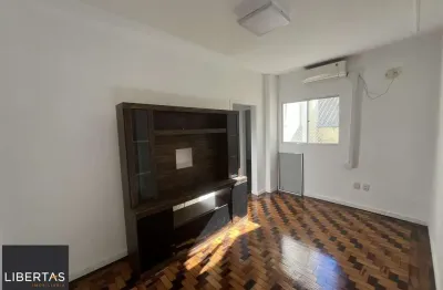 Reformado! apartamento de 2 quartos no centro de porto alegre