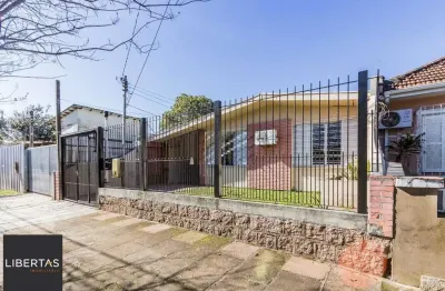 Casa com 3 quartos à venda na Avenida Brino, 409, Santa Maria Goretti, Porto Alegre
