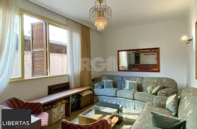 Apartamento 3 dormitórios, sendo 1 suíte, com 2 salas de estar, junto à praça da matriz