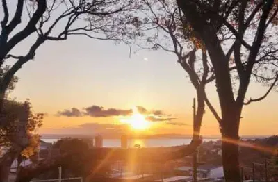 Apartamento térreo com 02 quartos e 01 vaga no bairro santa tereza