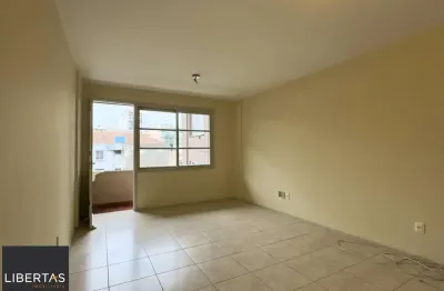 Apartamento com sacada junto à orla do guaíba no centro histórico