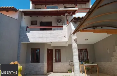 Excelente oportunidade de adquirir um sobrado no charmoso bairro guarujá