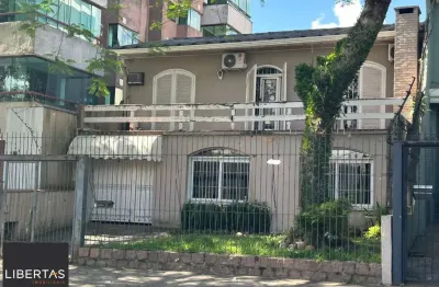 Casa com 260m² – excelente localização para moradia ou comércio!