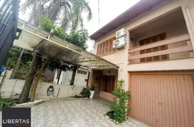 Vende-se casa com 4 quartos( 1 suíte), 156 m² e 2 vagas - partenon