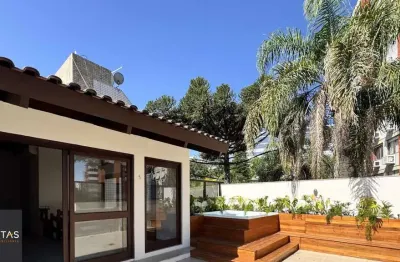 Cobertura com 198 m² de área privativa com 2 suítes e 2 vagas de garagens cobertas no bairro mont serrat