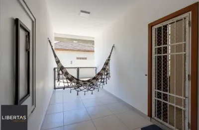 Linda  casa em condomínio , localizada no bairro tristeza, zona sul de porto alegre..