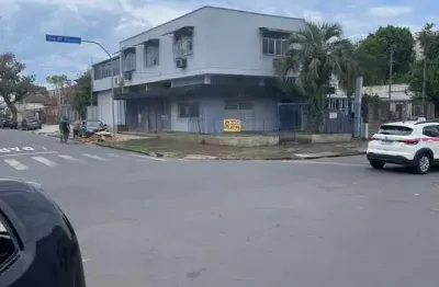 Prédio comercial com várias salas lotadas nas e depósito/ garagem, ótimo para academias,