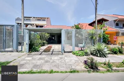 Casa com 3 quartos à venda na Rua Heitor Kramer, 321, Guarujá, Porto Alegre