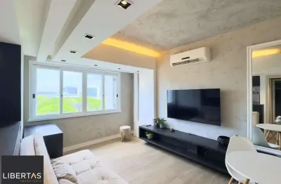 Apartamento reformado com vista definida, ótima localização no centro histórico