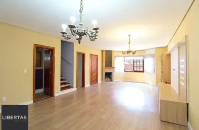 Casa de 3 dormitórios a venda no bairro guarujá, porto alegre