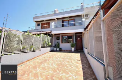 Casa com 3 quartos à venda na Rua Heitor Kramer, 294, Guarujá, Porto Alegre