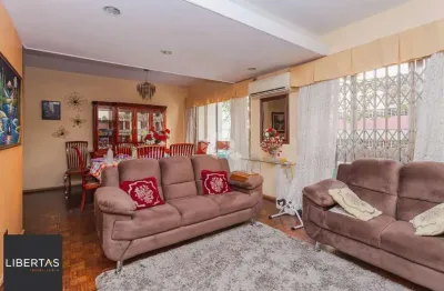 Apartamento com 171m², 4 dormitórios e 2 vagas no centro histórico.