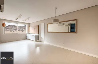 Apartamento 3 dormitórios, suíte, amplo living e vaga coberta.
