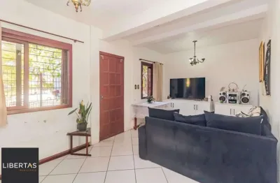 Casa com 4 quartos, 1 suíte , vaga de garagem e churrasqueira à venda em sarandi.