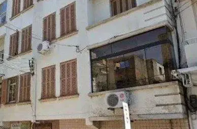 Loja de frente, na calçada, no centro da cidade, na rua des. andré da rocha.