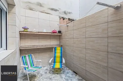 Térreo com pátio semimobiliado, 2 dormitórios, próximo ao praia de belas