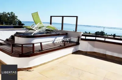 Venda apartamento tipo cobertura horizontal com vista panorâmica com três quartos, uma suíte com banheira de hidromassagem, closet. junto ao menino deus