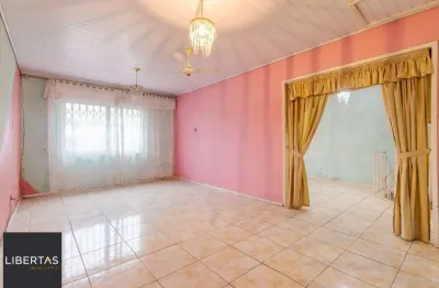 Casa de 3 dormitórios, 4 banheiros, 3 vagas de garagem no bairro Agronomia