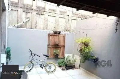 Apartamento de 2 dormitórios e vaga no jardim floresta desocupado