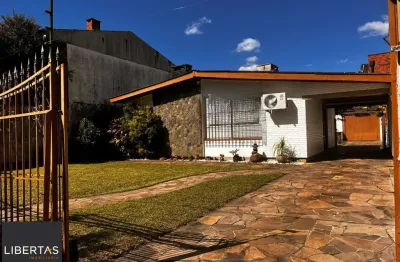 Casa térrea, com 2 dormitórios, 3 vagas, no bairro ipanema, porto alegre, rs