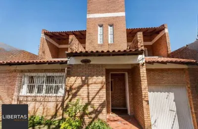 Casa 3 dormitorio com 230m2 pátio com piscina no bairro Itu Sabará
