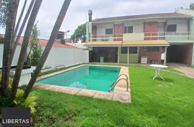 Casa com piscina e patio ampla no bairro boa vista, porto alegre/rs