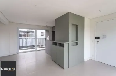 Luxuoso apto andar alto 02 dorm,suíte, garagem, elevador sacada e churrasqueira, móveis sob-medida