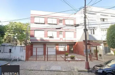 Apartamento térreo de 1 dormitório com 37, 86 m², sala, cozinha, banheiro, área de serviço e pátio com aproximadamente 18 m².